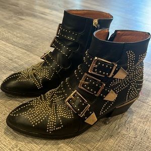 Boots black and gold! Great to wear with jeans or shorts
